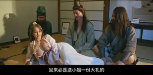 Chị dâu đang nấu ăn thì em chồng lao vào địt luôn trong bếp