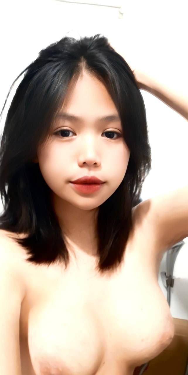 Phê cả đêm khi ngủ lại nhà cô bạn thân vì trễ chuyến tàu về nhà